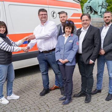 Offizielle Übergabe eines Rettungsfahrzeugs und Förderung der Schülerpartnerschaft / Magdeburg unterstützt langjährige Partnerstadt Saporischschja