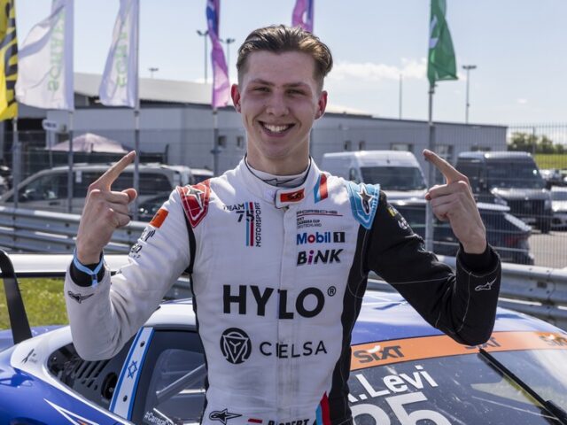 Motorsport Arena Oschersleben: Robert de Haan ist jüngster Sieger in der Historie des deutschen Carrera Cup