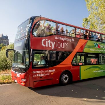 Saisonstart für Stadtrundfahrten mit dem Doppeldeckerbus