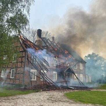 Feuerwehr im Einsatz: Einfamilienhaus brennt in der Altmark