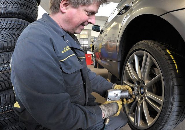 Presseclub ab 12:00 Uhr im Livestream: Mehrarbeit statt Vier-Tage-Woche: Booster für die Wirtschaft?