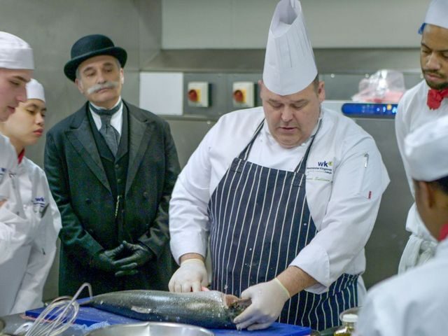 Doku: Auguste Escoffier. König der Haute-Cuisine (Arte  20:15 – 21:45 Uhr)