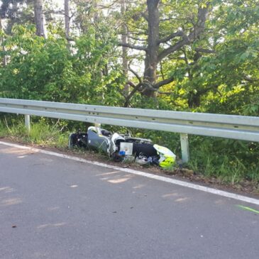 Harz/K1367: Motorradfahrer kommt von der Fahrbahn ab und wird schwer verletzt