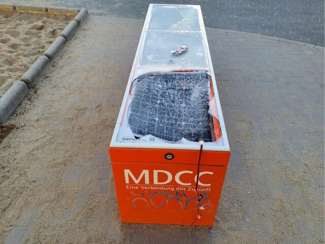 Vandalismus am Spielplatz Hegelstraße / Zerstörte Smart-Bench wird zeitnah repariert