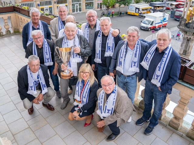 Landeshauptstadt würdigt 1. FC Magdeburg für den Gewinn des Europapokals vor 50 Jahren /  Eintragung in das Goldene Buch