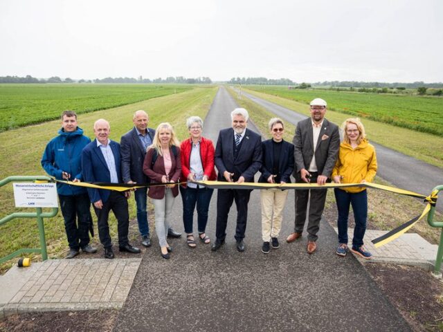 Willingmann weiht Deich in Wolmirstedt ein: „Region gut vor starkem Hochwasser geschützt“
