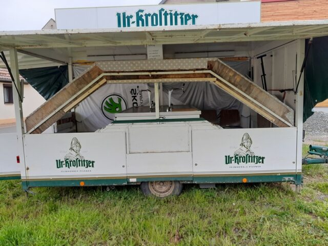 Diebe klauen Getränkewagen