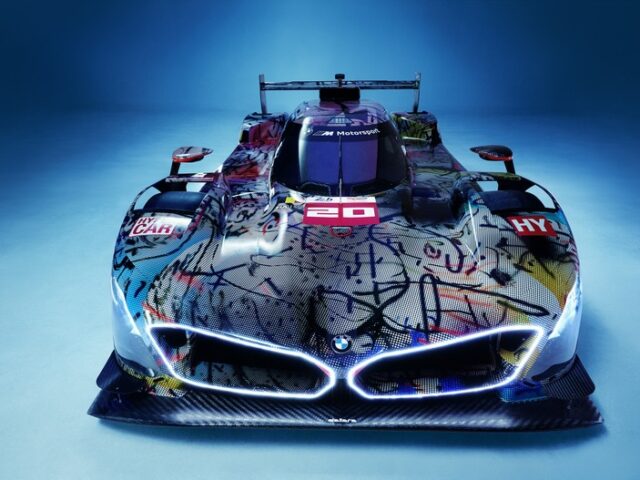 Weltpremiere in Paris: Das BMW M Hybrid V8 Art Car von Julie Mehretu für die 24 Stunden von Le Mans