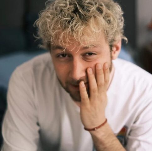 Jonasu schlägt mit ‘Close my Eyes’ eine neue Richtung ein