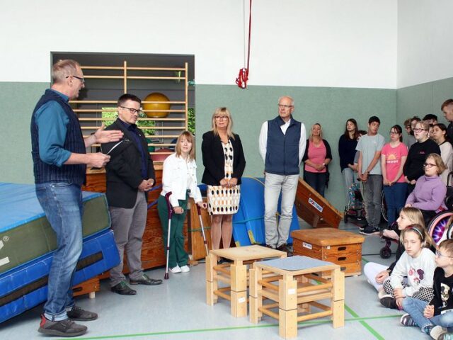 Förderschulkinder testen Bewegungslandschaften / Projekt zur Ermittlung inklusiver Spielmöglichkeiten auf kommunalen Spielplätzen