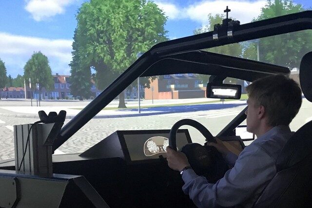 Forschung zum autonomen Fahren: Willingmann weiht Fahrsimulator an Hochschule Harz ein
