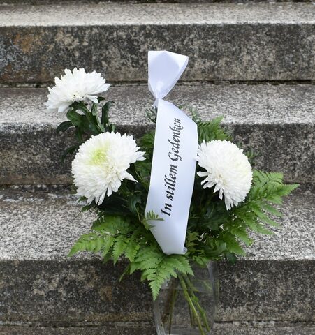 Blumen als Zeichen der Anteilnahme für getöteten Polizeibeamten aus Mannheim