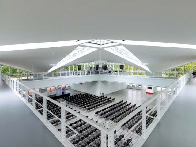 Hyparschale Magdeburg: Bau-Ikone ist jetzt hochmodernes Tagungs- und Eventzentrum