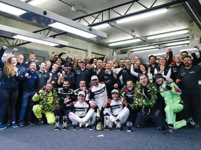 Emotionale Achterbahnfahrt in Le Mans: #31 BMW M4 GT3 auf dem LMGT3-Podium