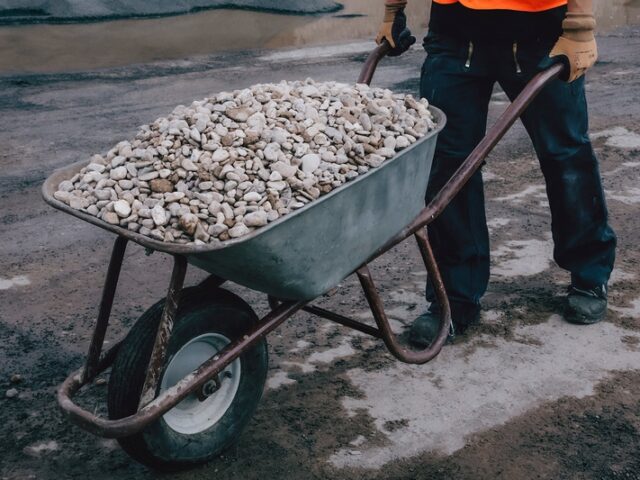 Bauarbeiter in Magdeburg bekommen jetzt eine „Schippe voll Lohn“ obendrauf