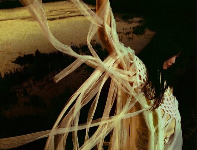 Sarah Kinsley veröffentlicht neue Single “Last Time We Never Meet Again” und kündigt ihr Debütalbum an