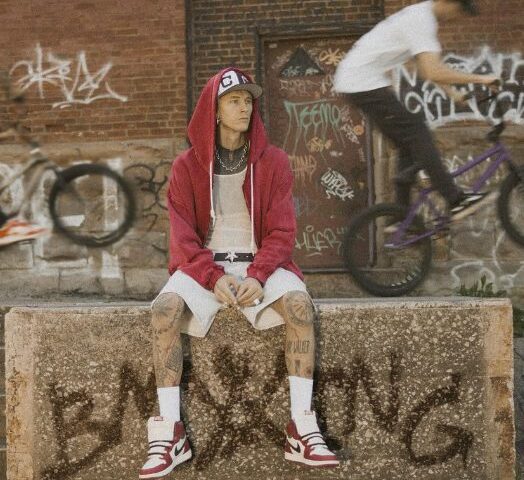 mgk präsentiert seine neue Single “BMXXING”