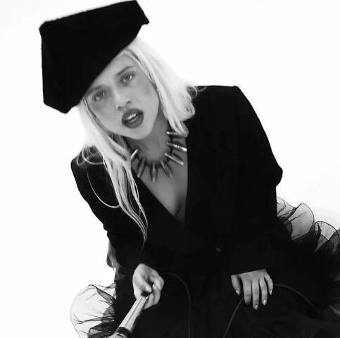 Paula Dalla Corte veröffentlicht ihre neue Single “Heavy Heart”