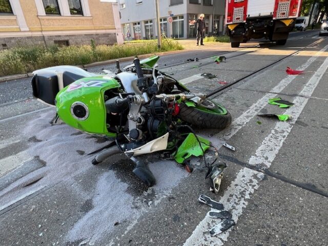 Alt Fermersleben: 19-Jähriger Motorradfahrer bei Unfall schwer verletzt