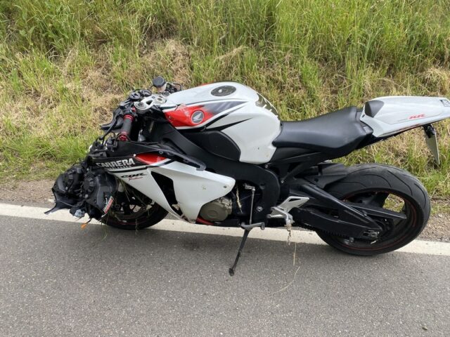 Wieder auf der L93: Motorradfahrer wird bei Unfall schwer verletzt