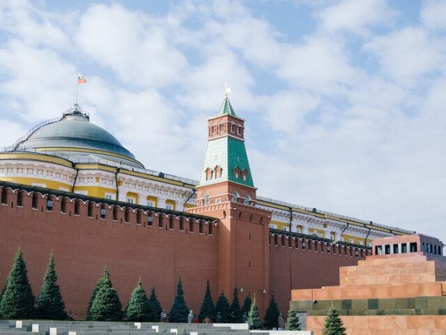 „Kein Neonazismus“: Putin für Zusammenarbeit mit AfD