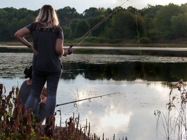 Mehr Frauen in Deutschland machen Angelschein / Anglerszene wird weiblicher – Influencerin berichtet von massivem Sexismus