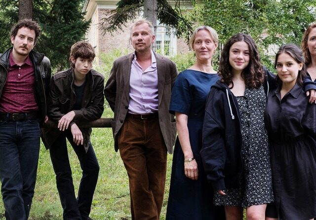 „Hundertdreizehn“ (AT) – eine statistische Schicksalszahl wird zur ARD/ORF-Serienidee / Dreharbeiten zur sechsteiligen Serie in Starbesetzung haben begonnen