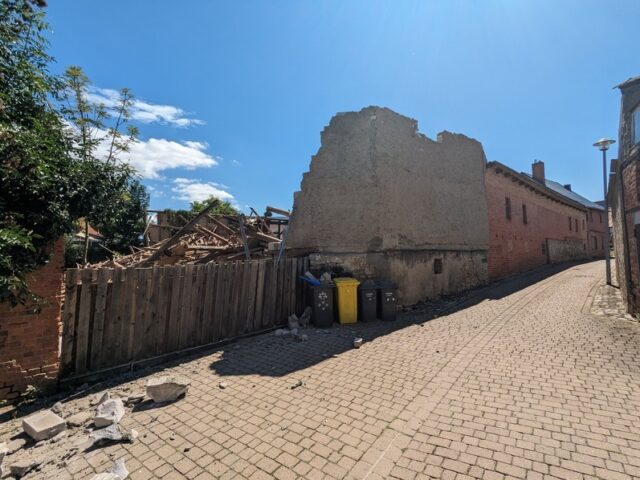 Feuerwehr im Einsatz: Scheune in Emersleben eingestürzt