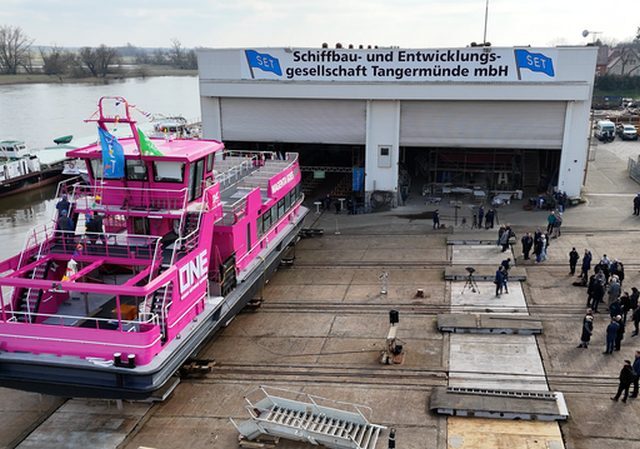 Haseloff und Hüskens besuchen Schiffbauunternehmen in Tangermünde