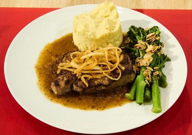 Die Küchenschlacht: Zwiebelrostbraten mit Senfsauce vom 05. Juli 2024