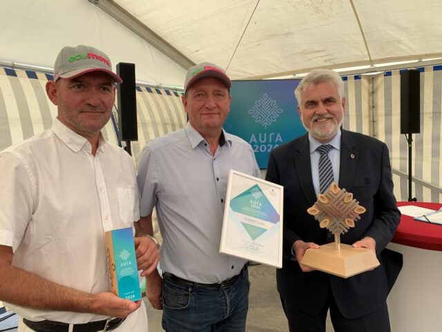 Willingmann verleiht AURA-Award an das Unternehmen Ecoment aus Schkopau