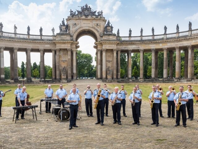 Sachsen-Anhalt-Tag in Stendal: Die Bundespolizei präsentiert sich auf der Blaulichtmeile und die Big Band spielt auf der Gastgeberbühne des MDR