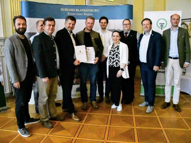 Minister Sven Schulze übergibt Zuwendungsbescheid für Future Forest Initiative (FFI)