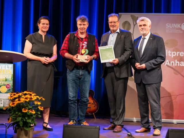 Willingmann zeichnet Wald 1.1 gGmbH mit „Umweltpreis Sachsen-Anhalt 2024″ aus