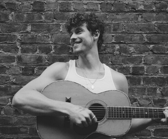 Shawn Mendes veröffentlicht zwei neue Songs “Why Why Why” & “Isn’t It Enough” aus seinem neuen Album “Shawn”