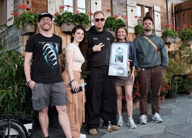 Warner Music verleiht Platin an Peter Fox in der Schweiz