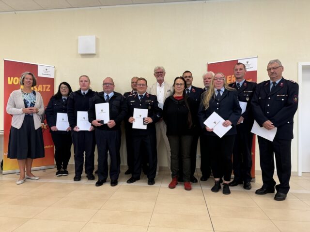 Hohe Auszeichnungen: Innenministerin verleiht Brandschutz- und Katastrophenschutz-Ehrenzeichen