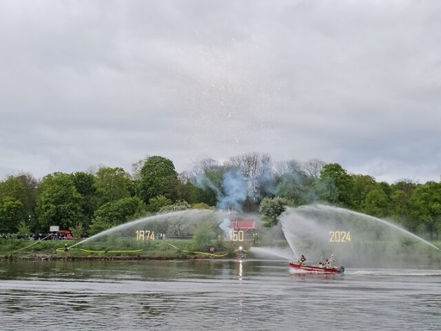 Feuerwehr Magdeburg schließt Jubiläumsjahr ab / Finale am Montag an der Sternbrücke mit Einsatzübungen und Feuerwerk