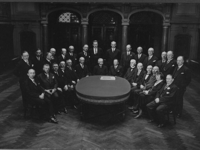 Stadtgeschichtlicher Sommerabend am Dienstag  im Rathaus: Frauen in der Stadtverordnetenversammlung während der Weimarer Republik