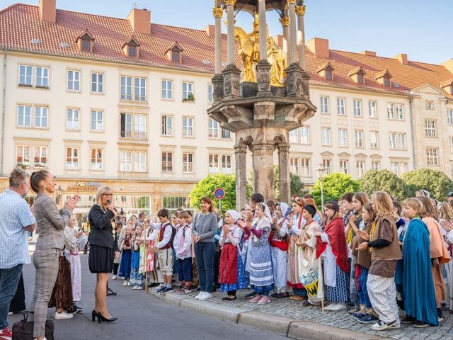 UN-Weltkindertag & Gang des Magdeburger Rechts : Historisch vom Domplatz ins Rathaus