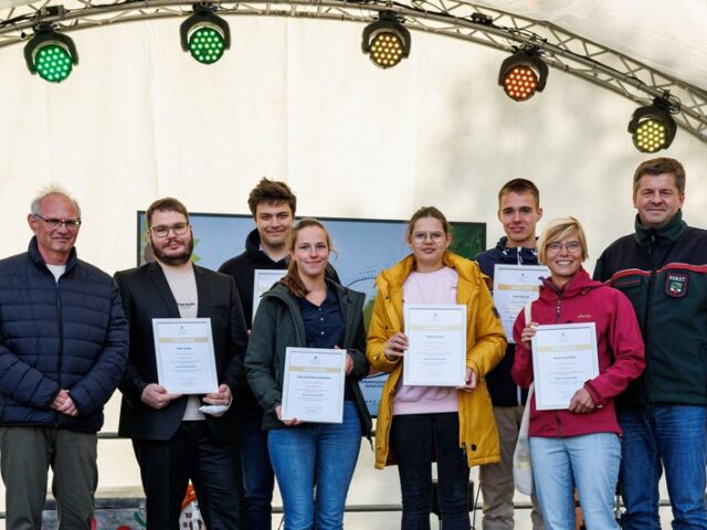 Minister Sven Schulze ehrt beste Absolventinnen und Absolventen von Ausbildungen in „Grünen Berufen“