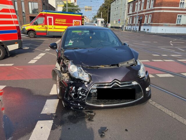 Kreuzung Westring: Ein Schwerverletzter nach Verkehrsunfall