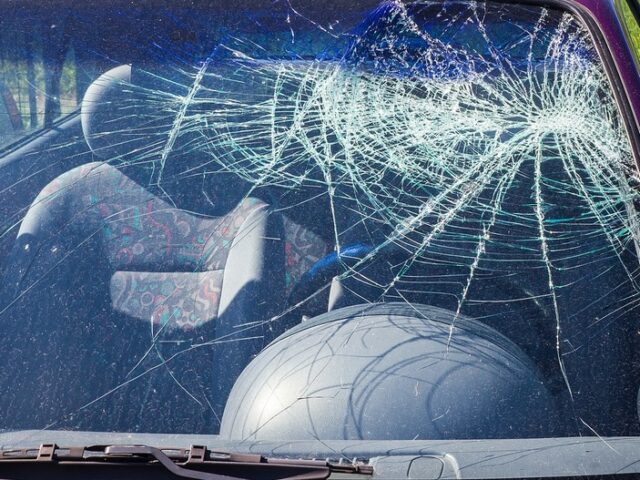 Sudenburg: Mann beschädigt an 24 PKW die Autoscheiben