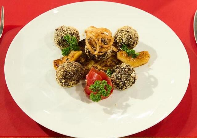 Die Küchenschlacht: Blutwurst-Pralinen vs. Liwanzen vom 19. September 2024