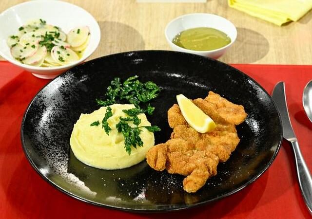 Die Küchenschlacht: Backhendl vom Landhuhn mit frittierter Petersilie vom 27. September 2024