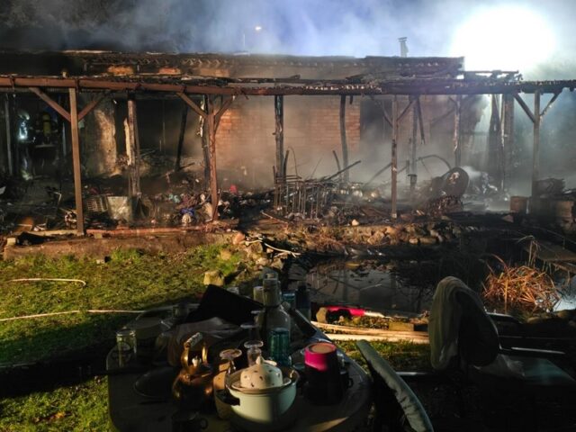 Feuerwehr im Einsatz: Bungalow brennt in Halberstadt