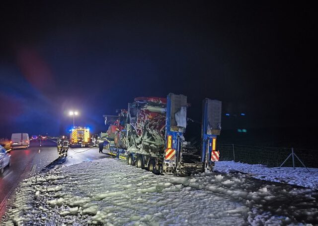 Feuerwehr im Einsatz: Brand eines Lkw auf der A36