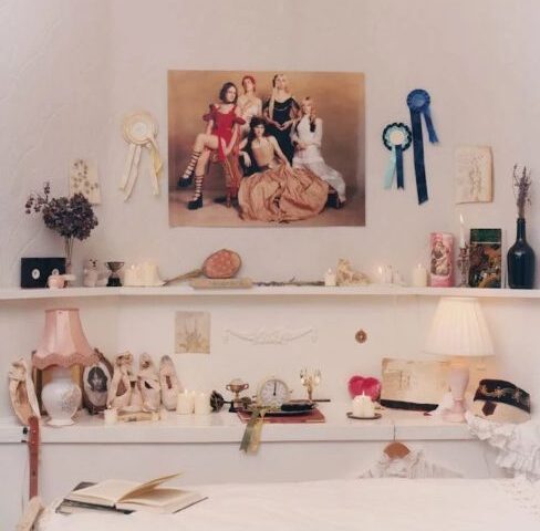 The Last Dinner Party veröffentlichen Deluxe-Album “Prelude to Ecstasy: Acoustics and Covers”