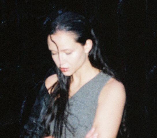 AVY präsentiert ihre neue Single & Video “Break My Heart”