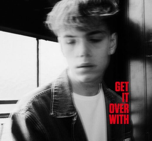 Der britische Newcomer FRED ROBERTS veröffentlicht heute seine neue Single „Get It Over With“ mit Lyric-Video